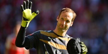 Petr Cech exclusive: Arsenal goalkeeper on his admiration for Ryan Mason as fractured skull leads to retirement