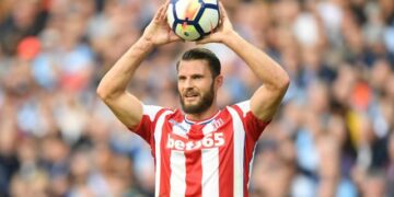 Stoke City news: Erik Pieters fined £70,000 for partying the night before Everton game