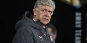 Arsenal FC news: Gunners board turn on Arsene Wenger as players lose faith in manager