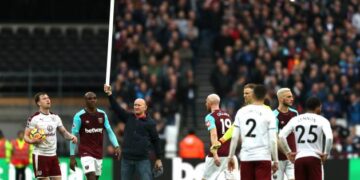 West Ham United news: Premier League club could play home games behind closed doors after London Stadium trouble