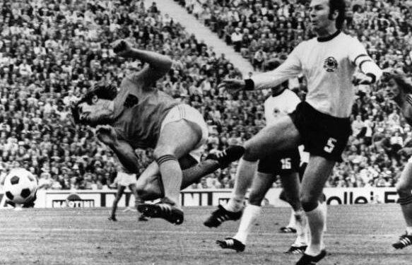 Manchester United made Steven N’Zonzi look like Franz Beckenbauer, Ray Wilkins tells talkSPORT