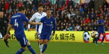 Swansea 0-1 Chelsea: Blues send warning to Tottenham and Liverpool