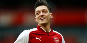 Curiosity confused the dog – Watch hilarious video where dog follows Mesut Ozil corner kick on the TV