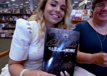Author Cali Fae ~ Barnes and Noble Book Signing in Austin Texas.