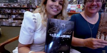 Author Cali Fae ~ Barnes and Noble Book Signing in Austin Texas.